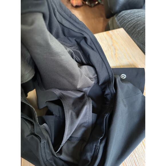 Lululemon Low Rise Run Speed Short Block-It Pocket Black Women's Size 10 - Picture 8 of 8